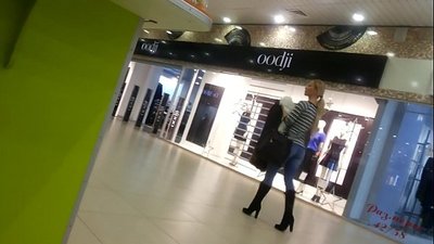 Siisti muija supermarketissa.